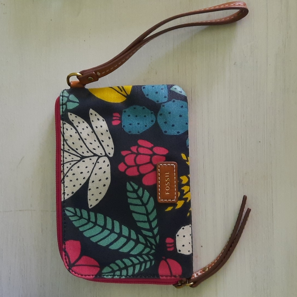 Fossil floral leather Zip wristlet